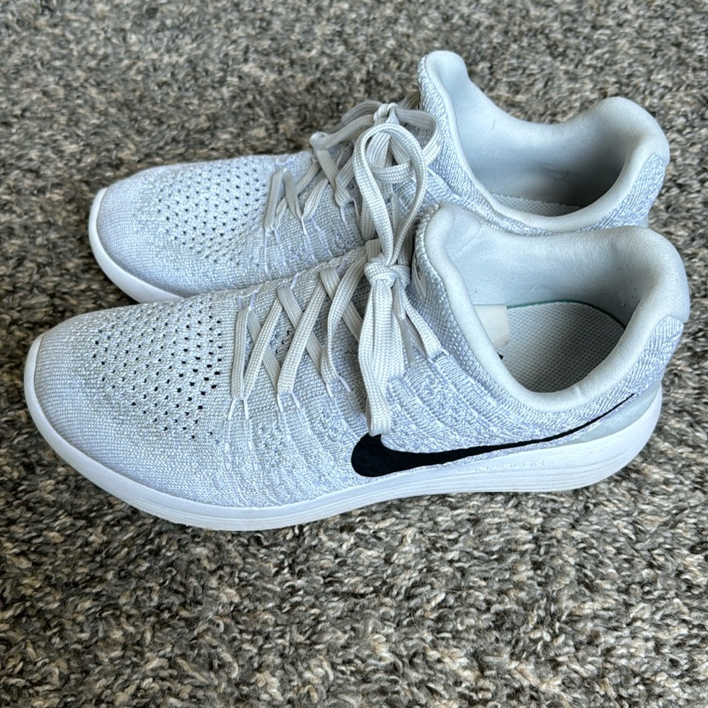 Women’s Nike LunarEpic Flyknit Low size 8.5